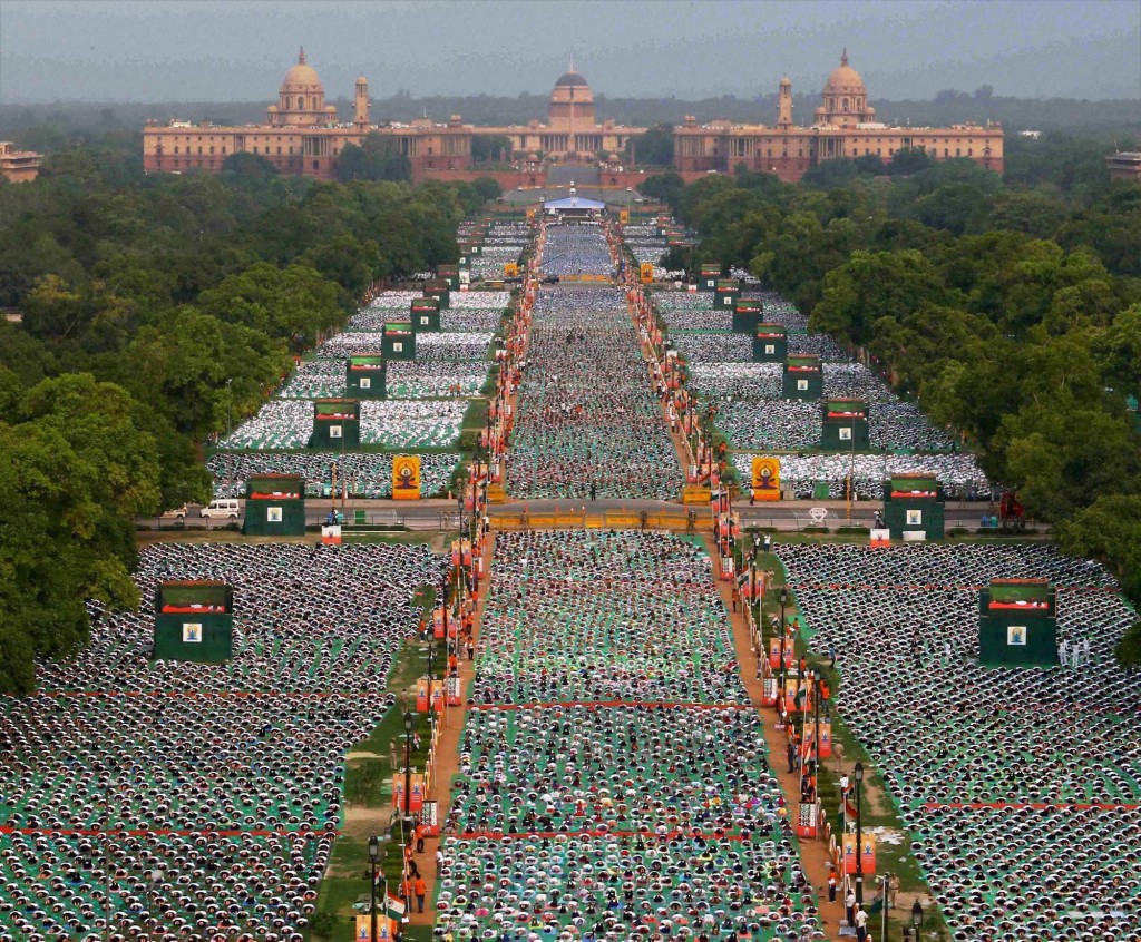 New Delhi: Thousands of  participants perform Yoga during a mass yoga session at Rajpath on the International Day of Yoga 2015 in New Delhi on Sunday. PTI Photo(PTI6_21_2015_000287B)